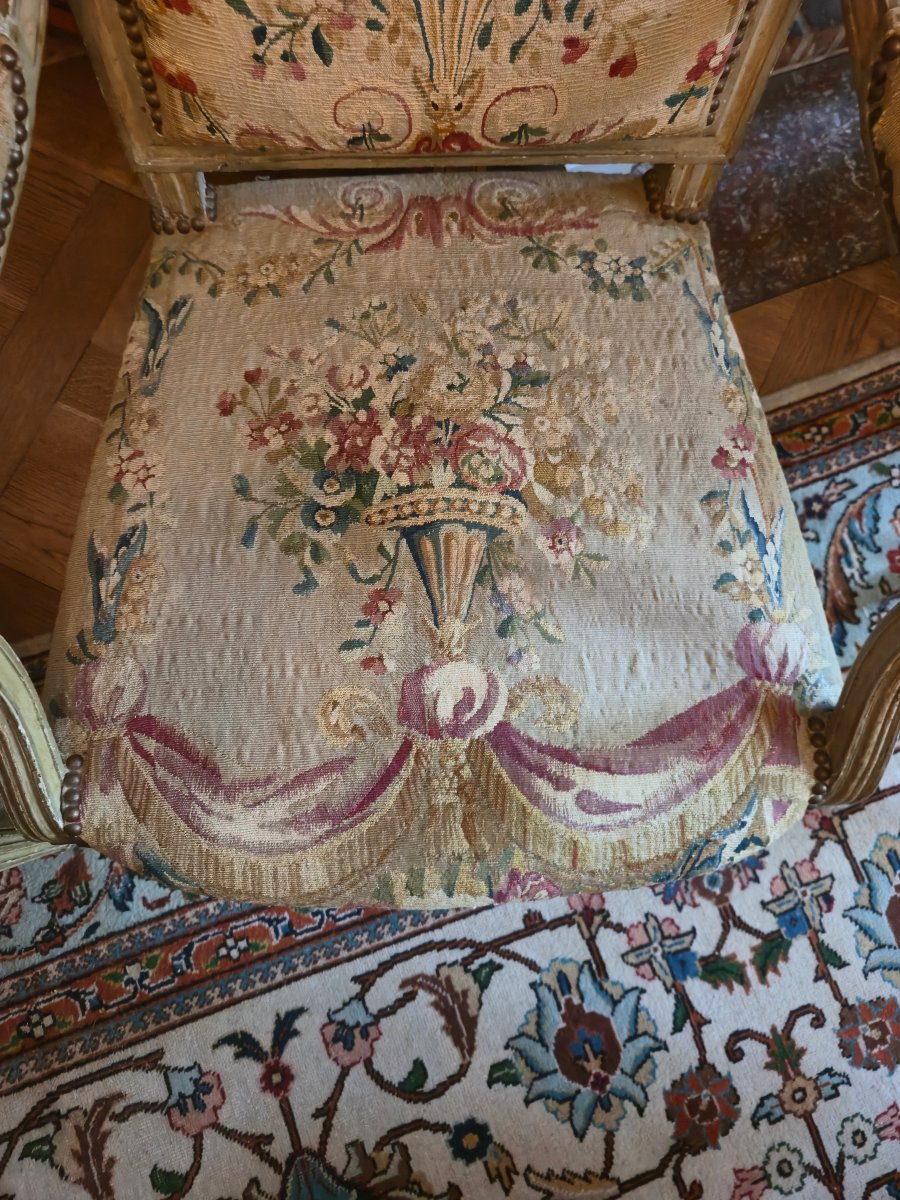 Paire de fauteuils à la reine d'époque Louis XVI, garnis de leur tapisserie de Beauvais.   -photo-4