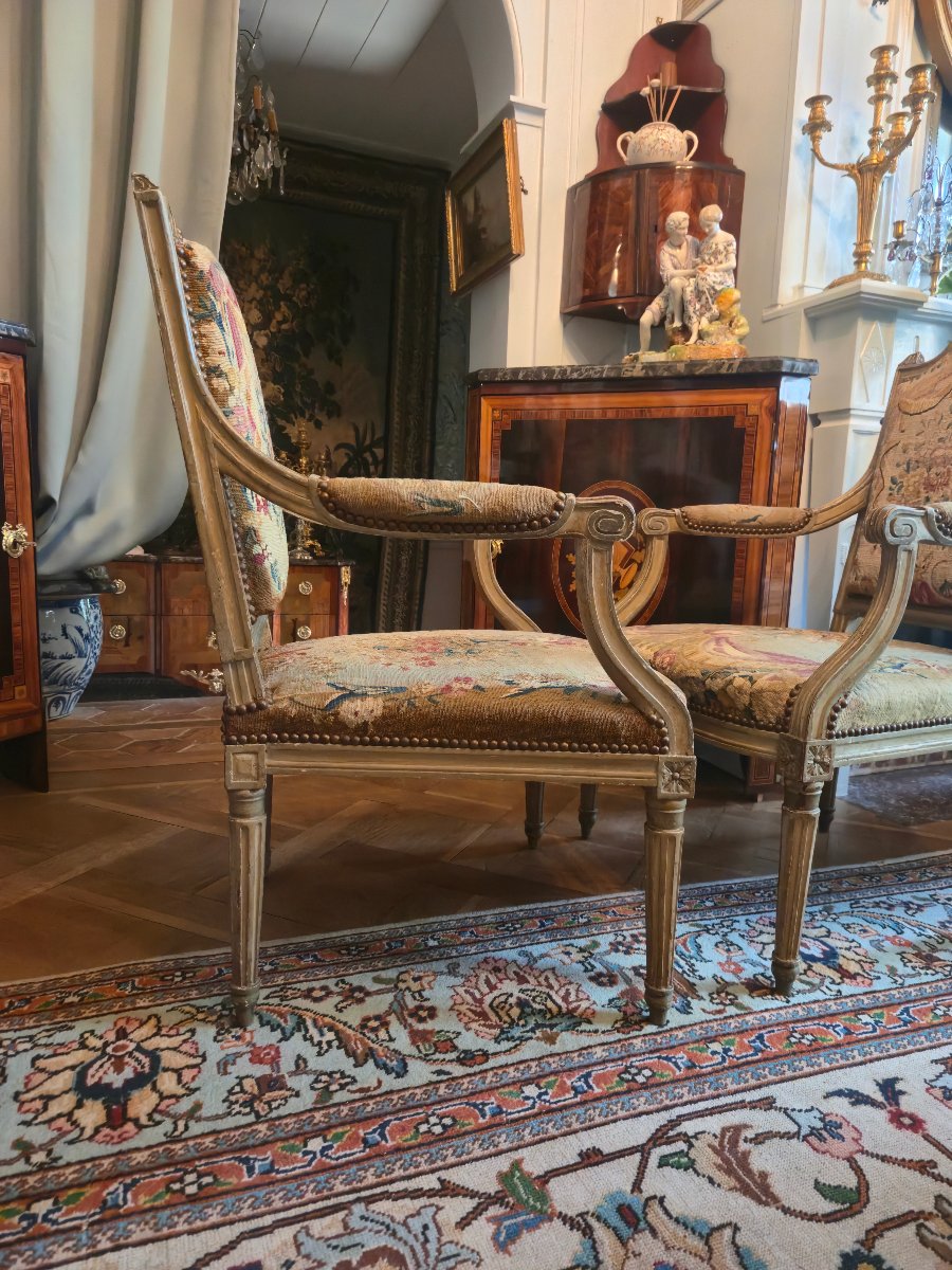 Paire de fauteuils à la reine d'époque Louis XVI, garnis de leur tapisserie de Beauvais.   -photo-4