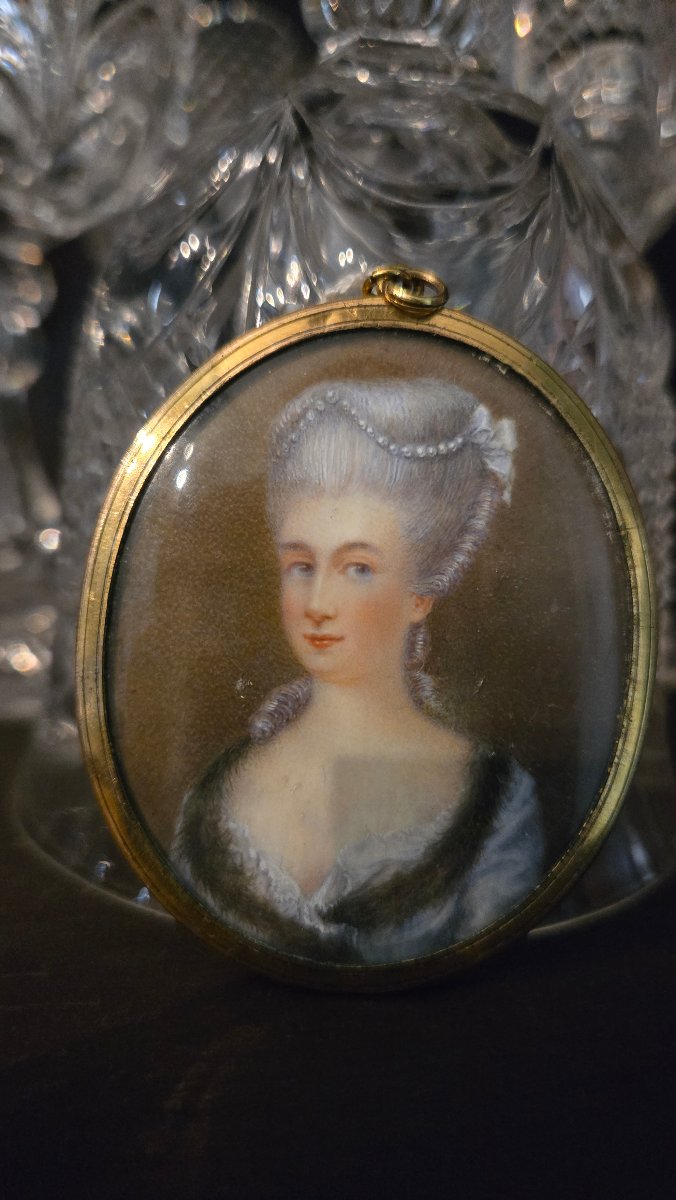 Miniature représentant une élégante de la fin du XVIIIe siècle-photo-2