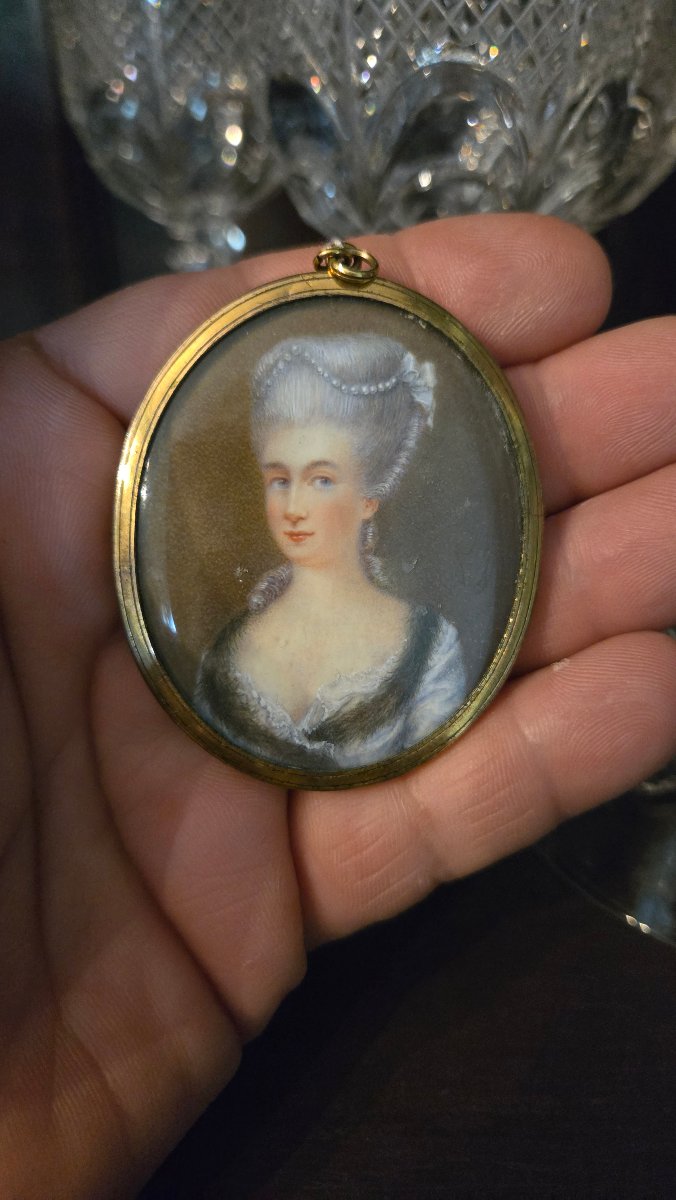 Miniature représentant une élégante de la fin du XVIIIe siècle-photo-3