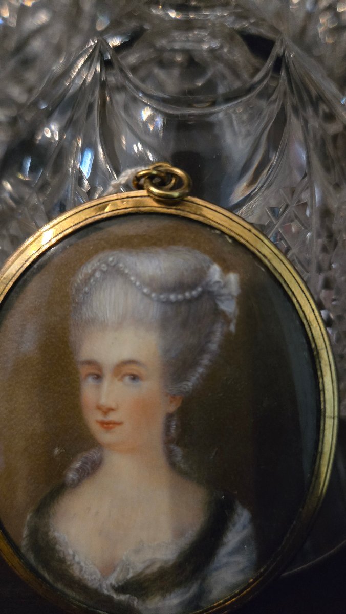 Miniature représentant une élégante de la fin du XVIIIe siècle-photo-4