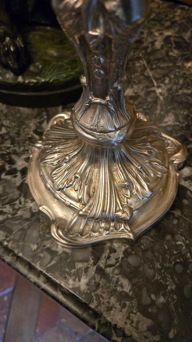 Paire de bougeoirs en bronze argenté avec décor de putti Époque Napoléon III, vers 1860-1880-photo-3
