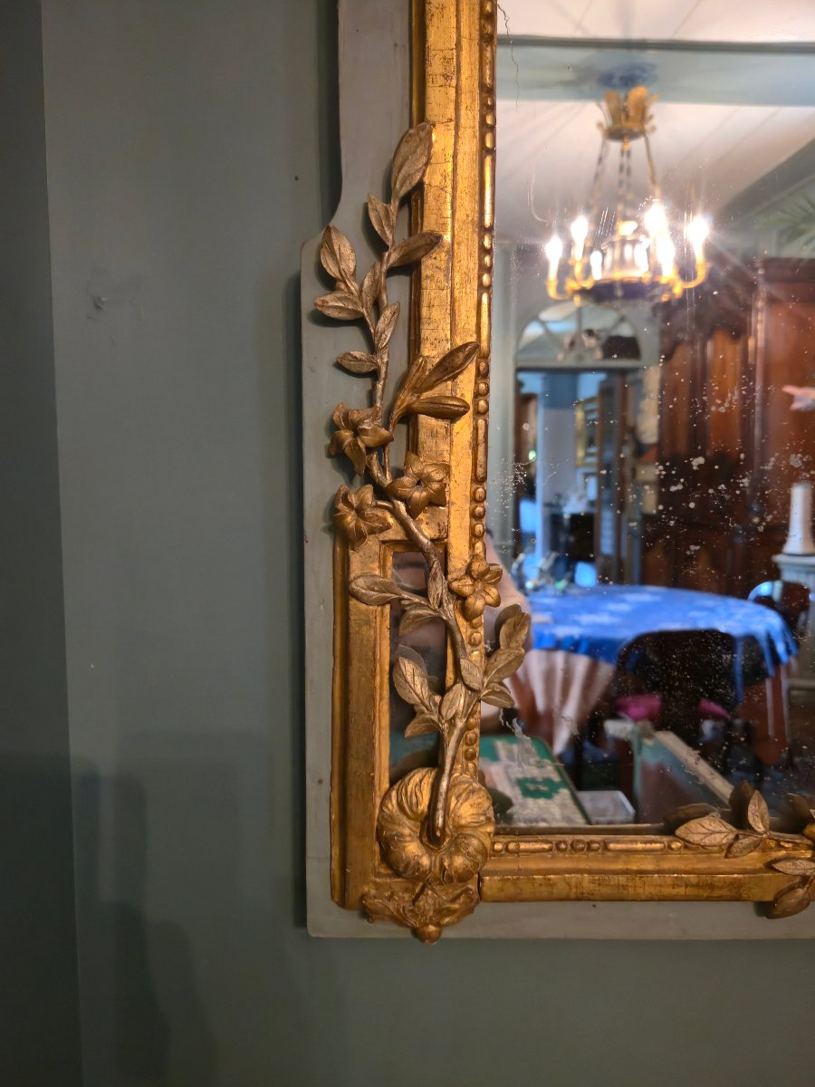 Miroir à parcloses d'époque Louis XVI en bois sculpté, doré, argenté et peint.  -photo-1