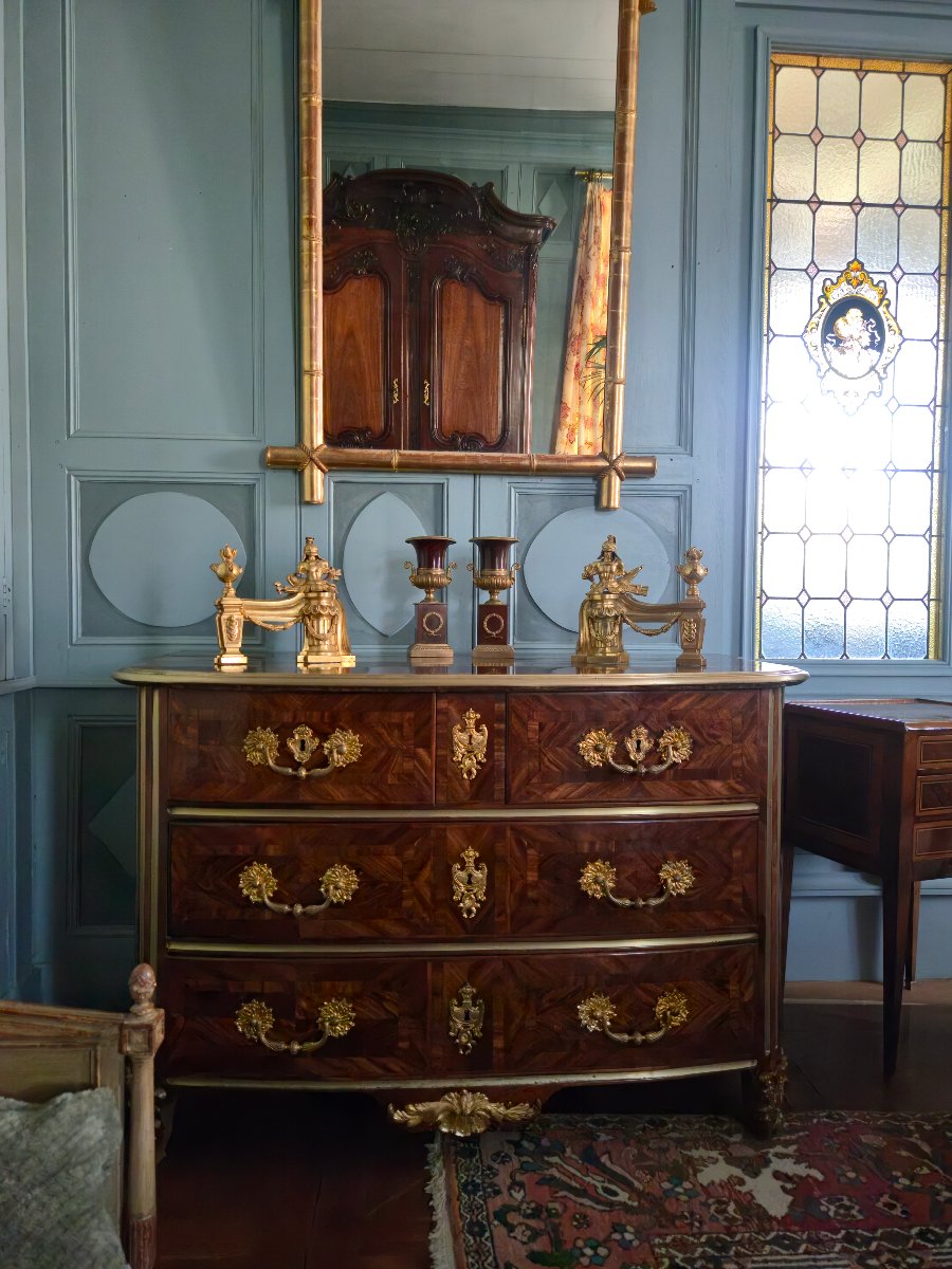 Paire de têtes de chenets aux trophées d'armes en bronze doré, transition Louis XV-Louis XVI-photo-5