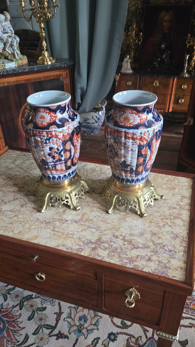 Paire de vases Imari d'époque Meiji, montés sur socles en bronze, XIXe.-photo-2