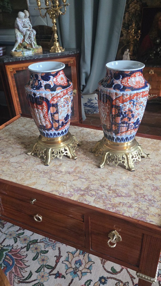 Paire de vases Imari d'époque Meiji, montés sur socles en bronze, XIXe.-photo-4