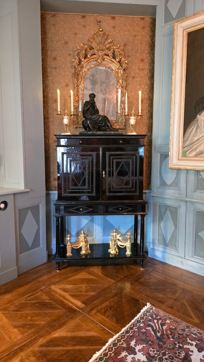 Cabinet en ébène et bois précieux à décor de baguettes guillochées, XVIIe siècle.-photo-2