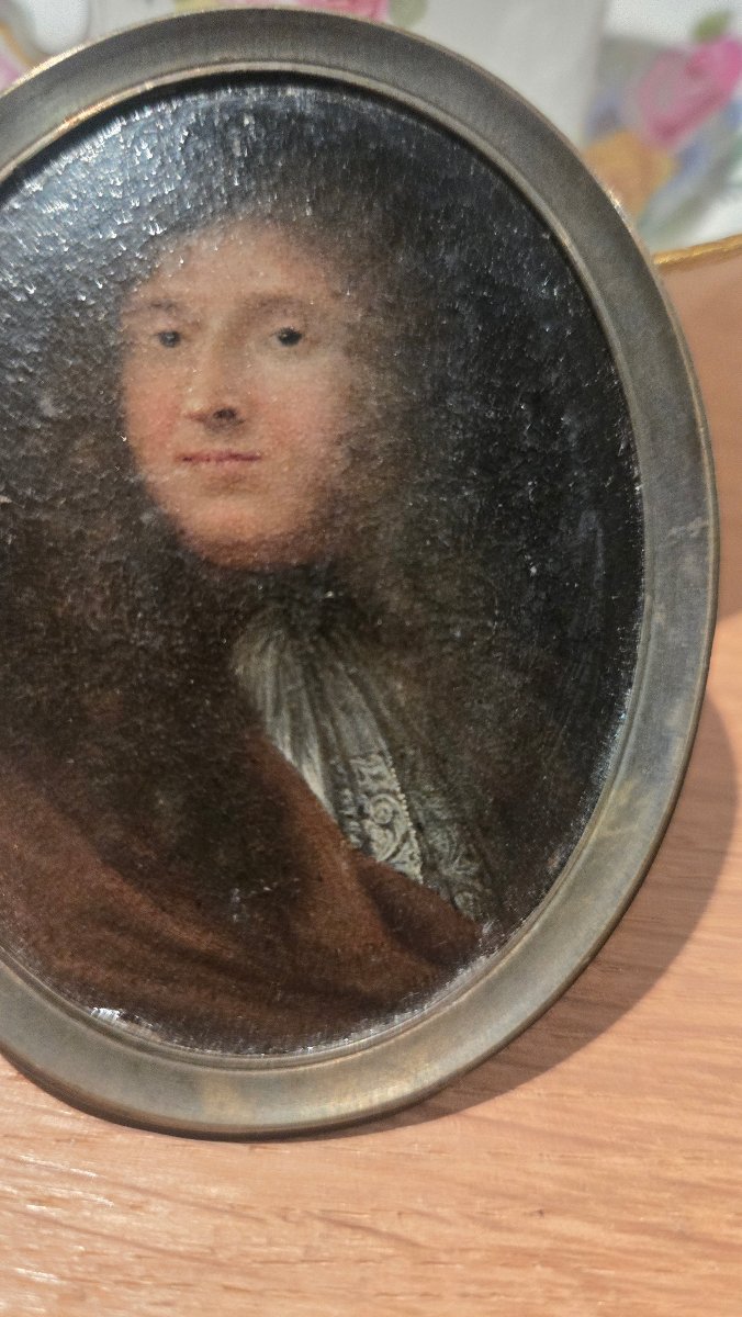 Miniature sur cuivre représentant un gentilhomme – XVIIᵉ siècle.   -photo-1