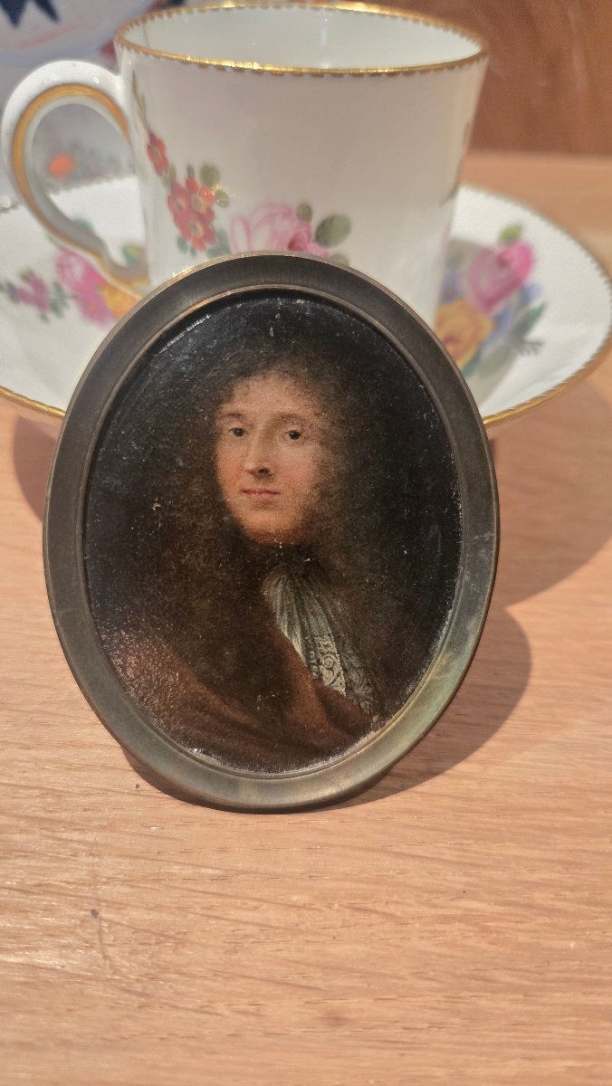 Miniature sur cuivre représentant un gentilhomme – XVIIᵉ siècle.   