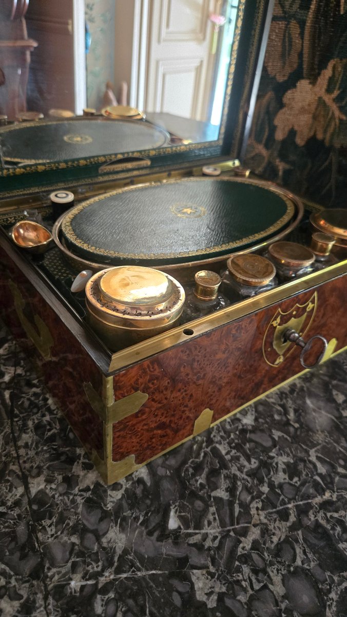 Nécessaire de voyage d'époque Consulat en loupe d'if –étiquette « Marquis de Pommereu ».  -photo-2