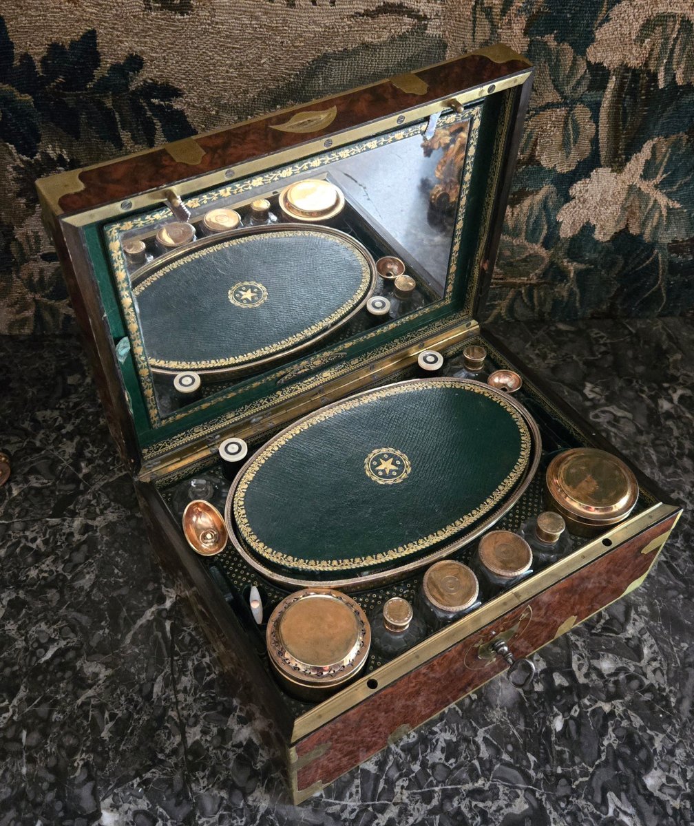 Nécessaire de voyage d'époque Consulat en loupe d'if –étiquette « Marquis de Pommereu ».  -photo-3