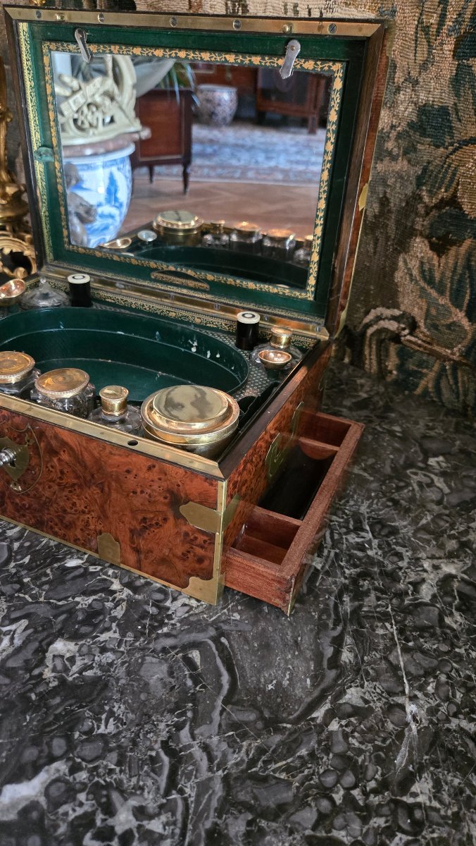 Nécessaire de voyage d'époque Consulat en loupe d'if –étiquette « Marquis de Pommereu ».  -photo-2