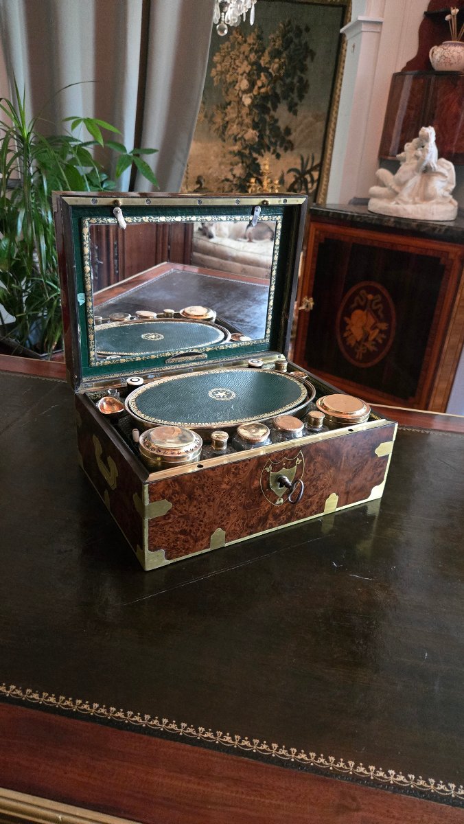 Nécessaire de voyage d'époque Consulat en loupe d'if –étiquette « Marquis de Pommereu ».  -photo-8