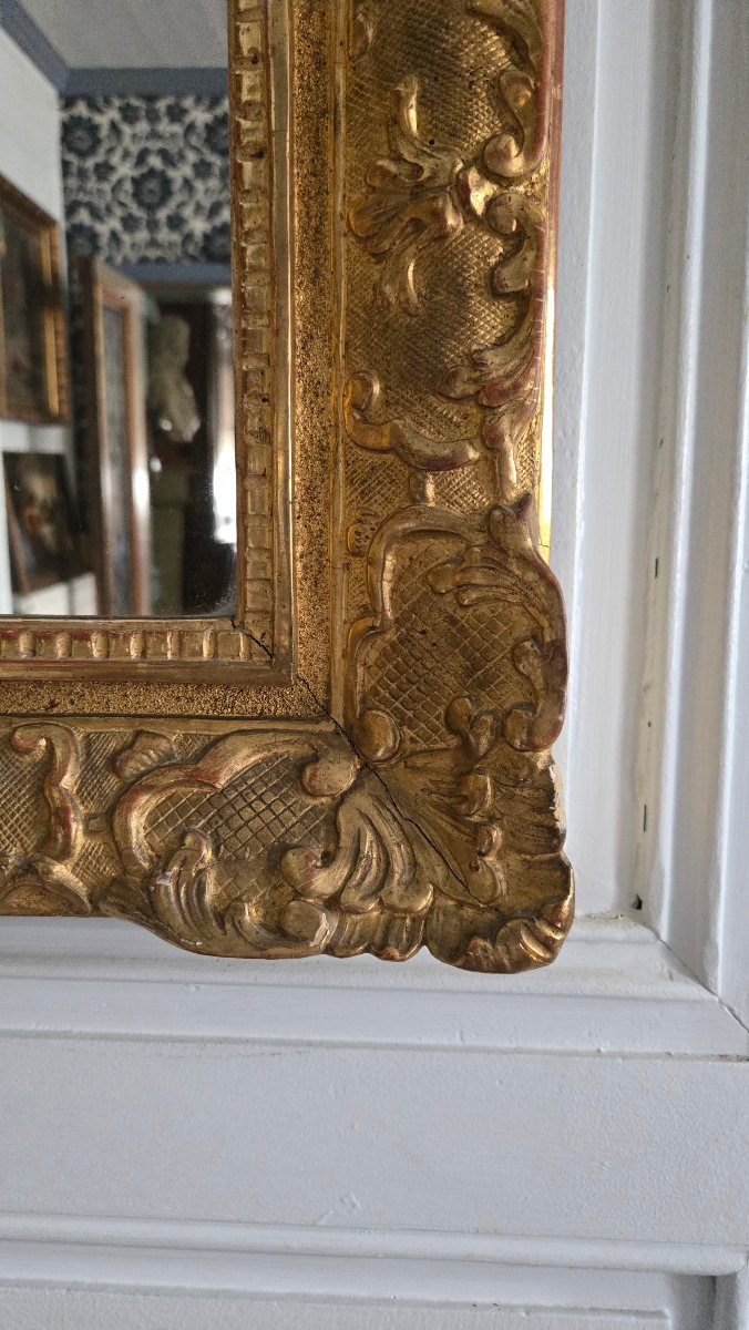 Miroir d'époque Louis XIV en bois sculpté et doré, début XVIIIÈME.-photo-4