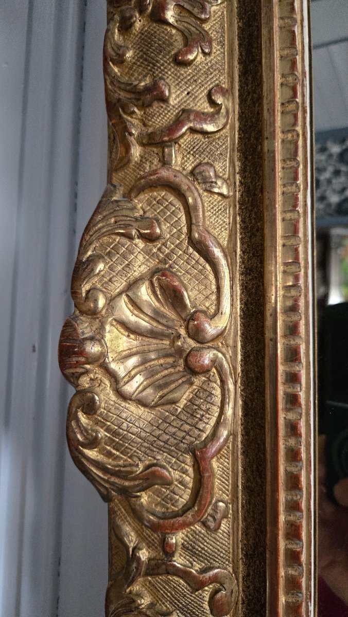 Miroir d'époque Louis XIV en bois sculpté et doré, début XVIIIÈME.-photo-5