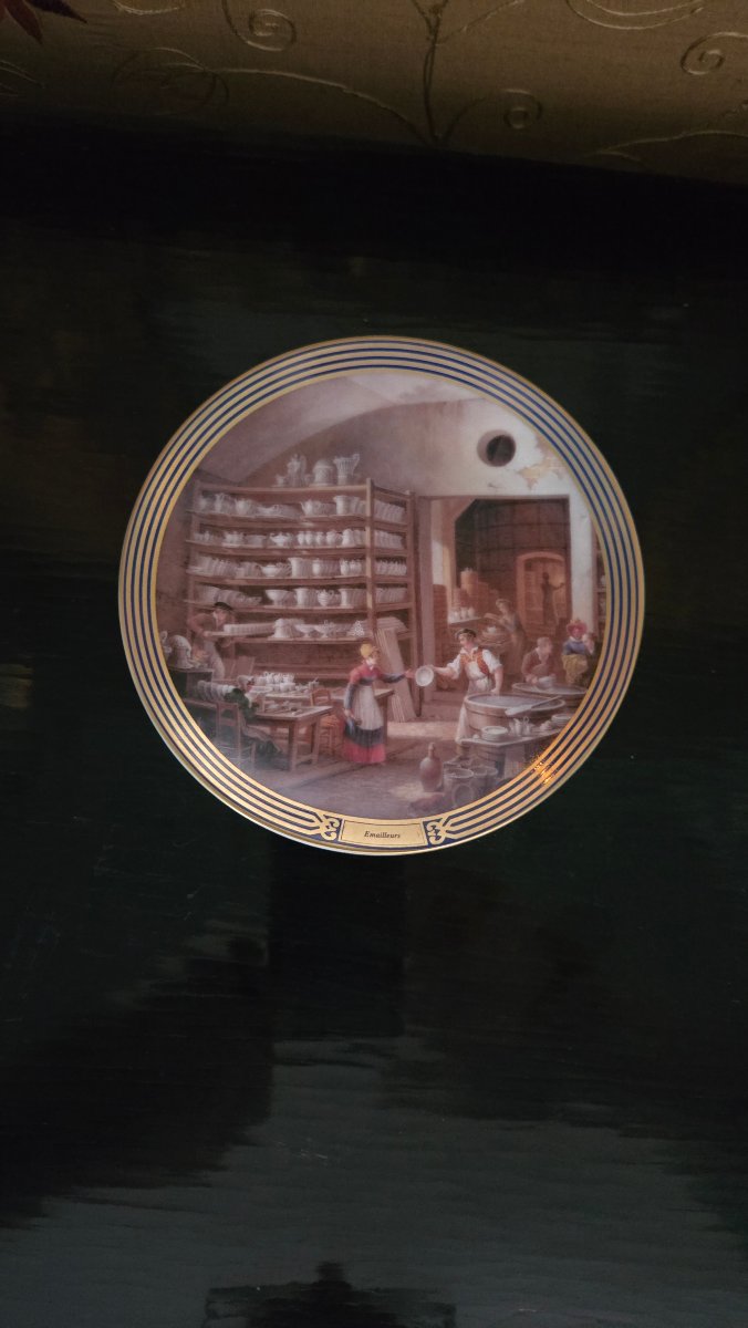 Six assiettes en porcelaine de Limoges, décor du Service des Arts industriels de Sèvres.-photo-1