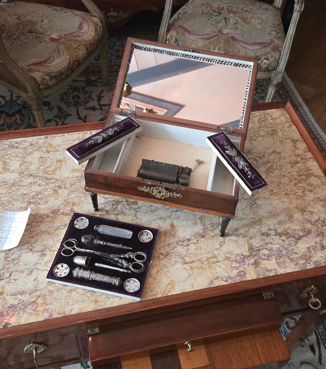 Coffret à couture musical en forme d'épinette miniature, travail français, vers 1820.   -photo-4