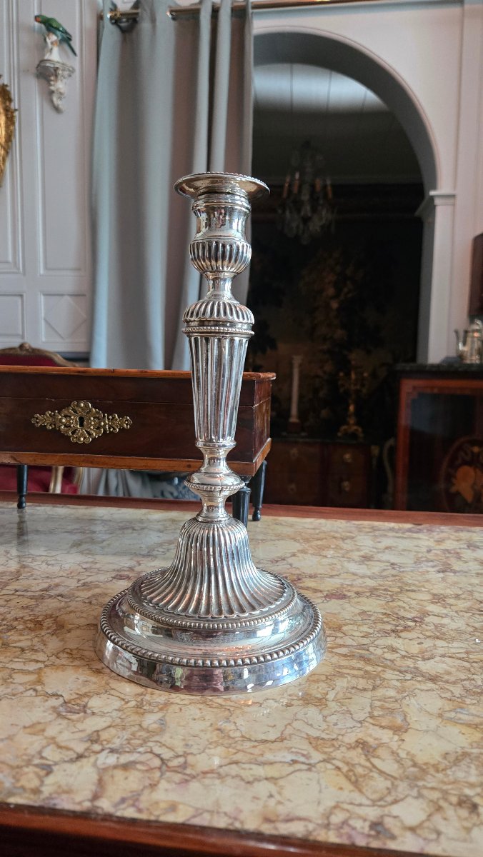Paire de bougeoirs d'époque Louis XVI en bronze argenté.  -photo-3