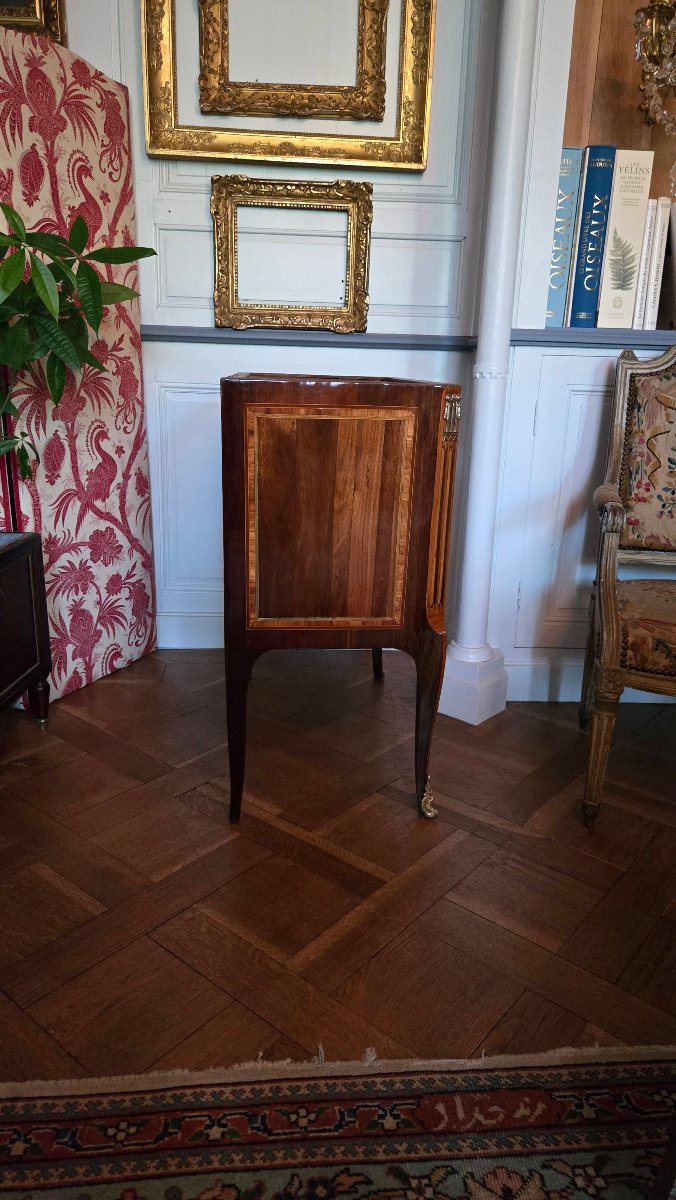 Petite commode Transition Louis XV - Louis XVI, époque XVIIIᵉ siècle.  -photo-1