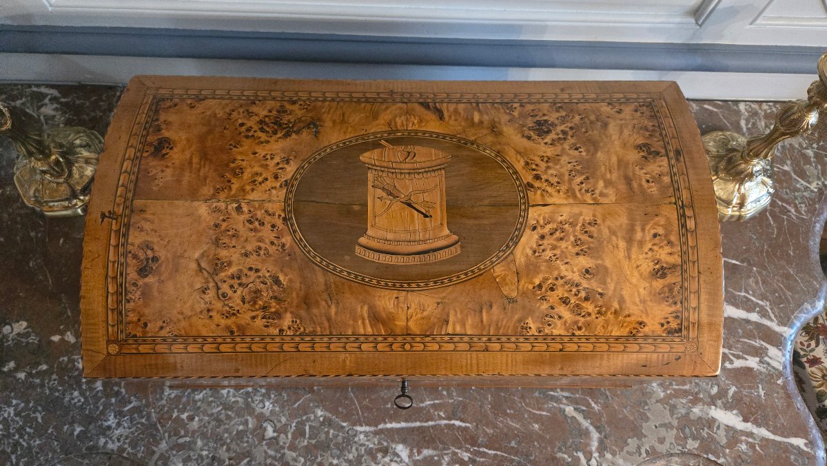 Coffret de mariage à dessus bombé en loupe de peuplier et marqueterie. Vallée du Rhin, XVIIIe-photo-2
