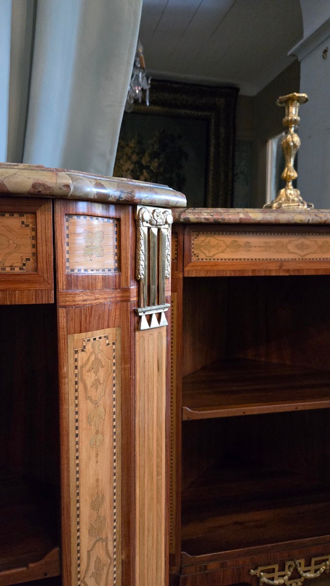 Paire de cabinets d'angle estampillés J.L. Cosson.  -photo-4