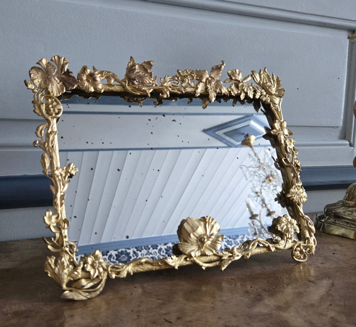Miroir de table naturaliste, époque Art nouveau, en bronze ciselé et doré, France, vers 1900.  