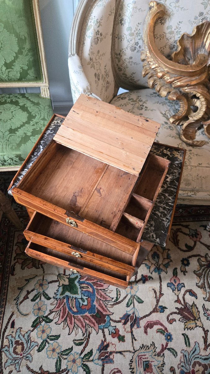 PETITE CHIFFONNIÈRE À ÉCRITOIRE Époque Louis XVI, fin du XVIIIᵉ siècle .-photo-4