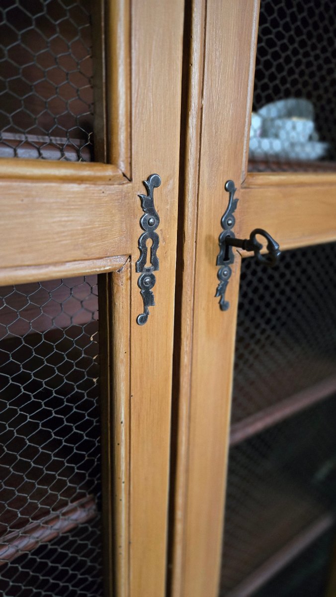 ARMOIRE BIBLIOTHÈQUE GRILLAGÉE DE STYLE LOUIS XIV  France, XVIIIᵉ siècle   -photo-3