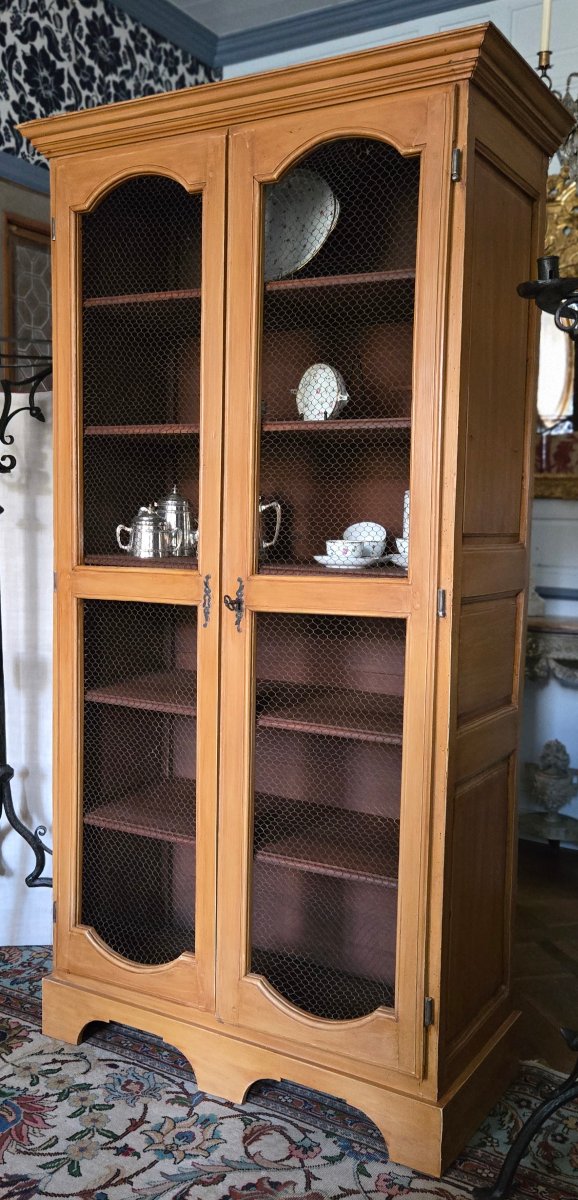 ARMOIRE BIBLIOTHÈQUE GRILLAGÉE DE STYLE LOUIS XIV  France, XVIIIᵉ siècle   