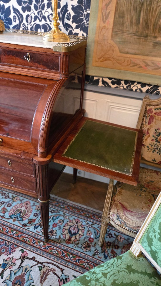 Bureau à cylindre en acajou d’époque Louis XVI  Paris, vers 1780-1790 .-photo-7