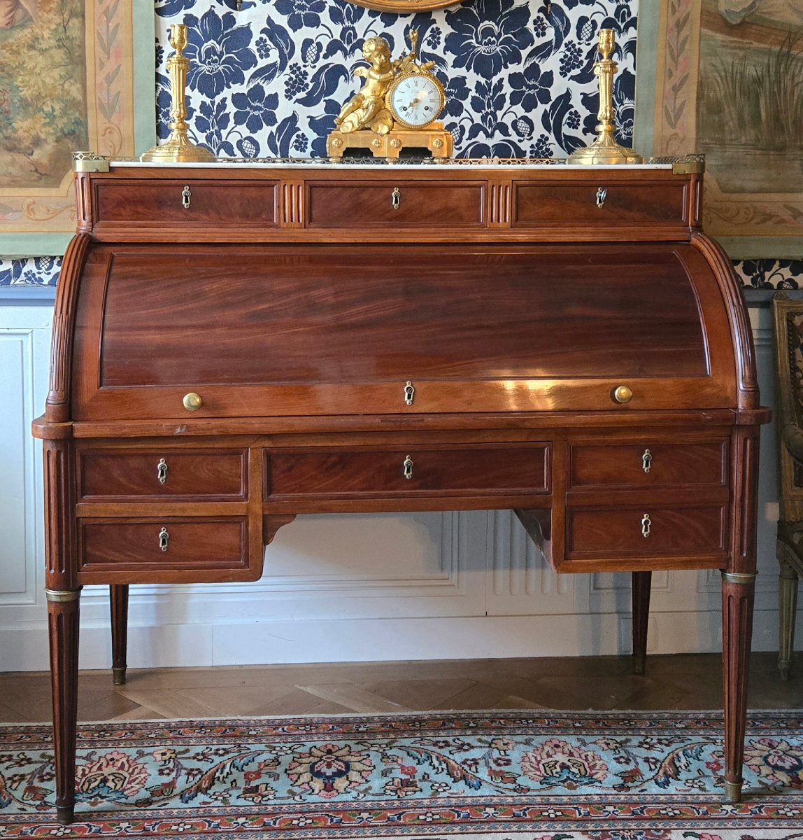 Bureau à cylindre en acajou d’époque Louis XVI  Paris, vers 1780-1790 .