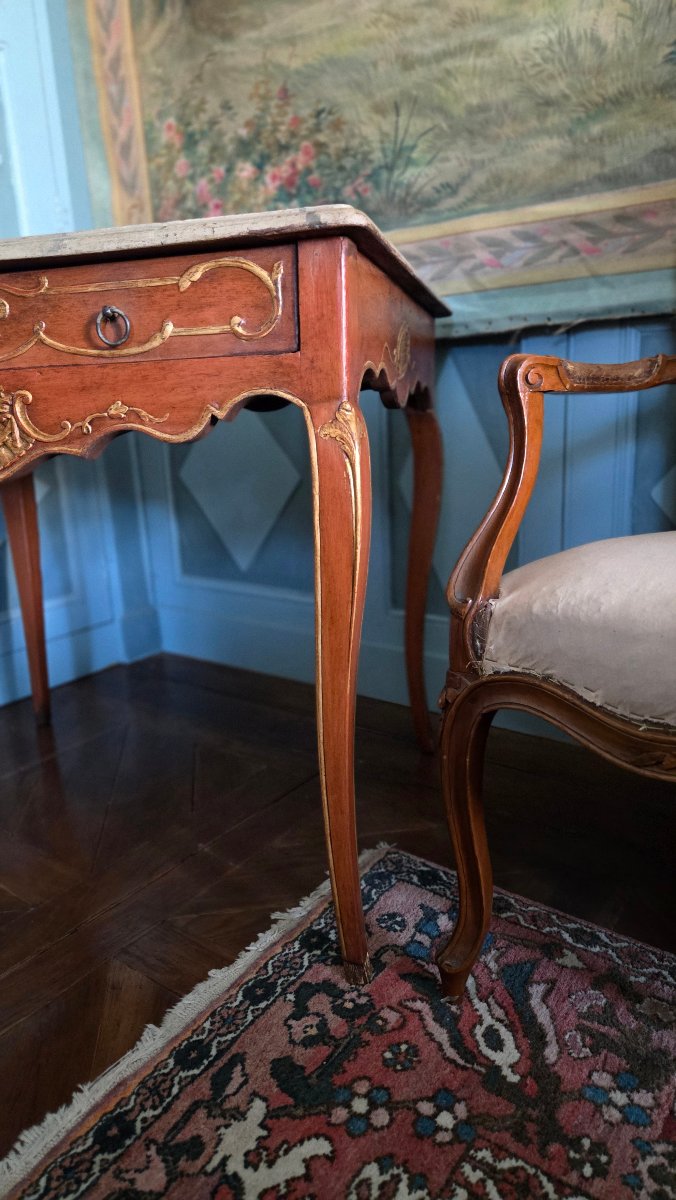 Table à écrire de milieu à décor d’inspiration héraldique.   Époque Louis XV, milieu du XVIIIᵉ -photo-2