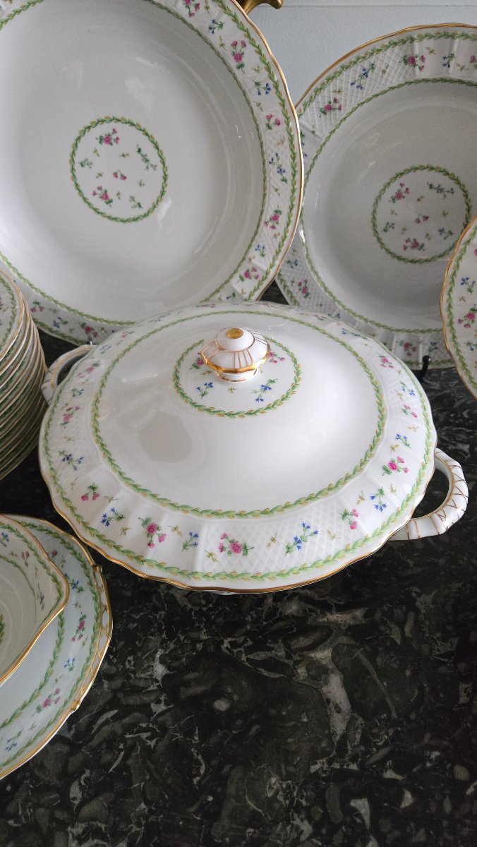 important service de table « Artois » en porcelaine de Limoges Bernardaud -photo-3