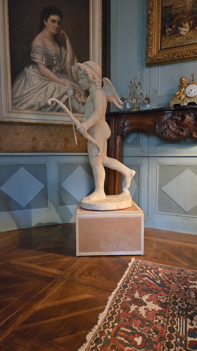 « Les desseins de l’Amour » – Grande sculpture en plâtre patiné façon terre cuite – XIXe siècle-photo-1