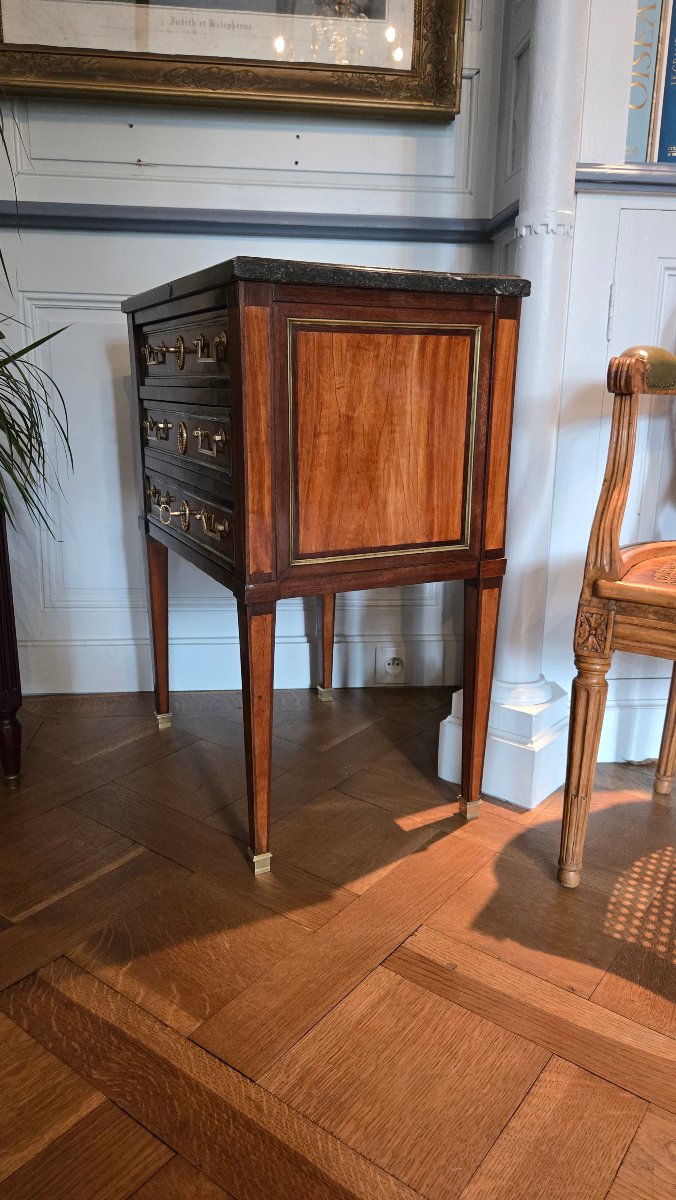 petite commode de salon dite chiffonnière, en placage de citronnier et d’amarante, fin XVIIIe-photo-4