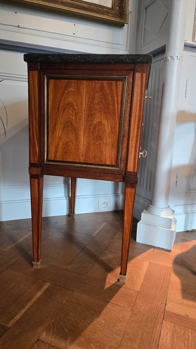 petite commode de salon dite chiffonnière, en placage de citronnier et d’amarante, fin XVIIIe-photo-2