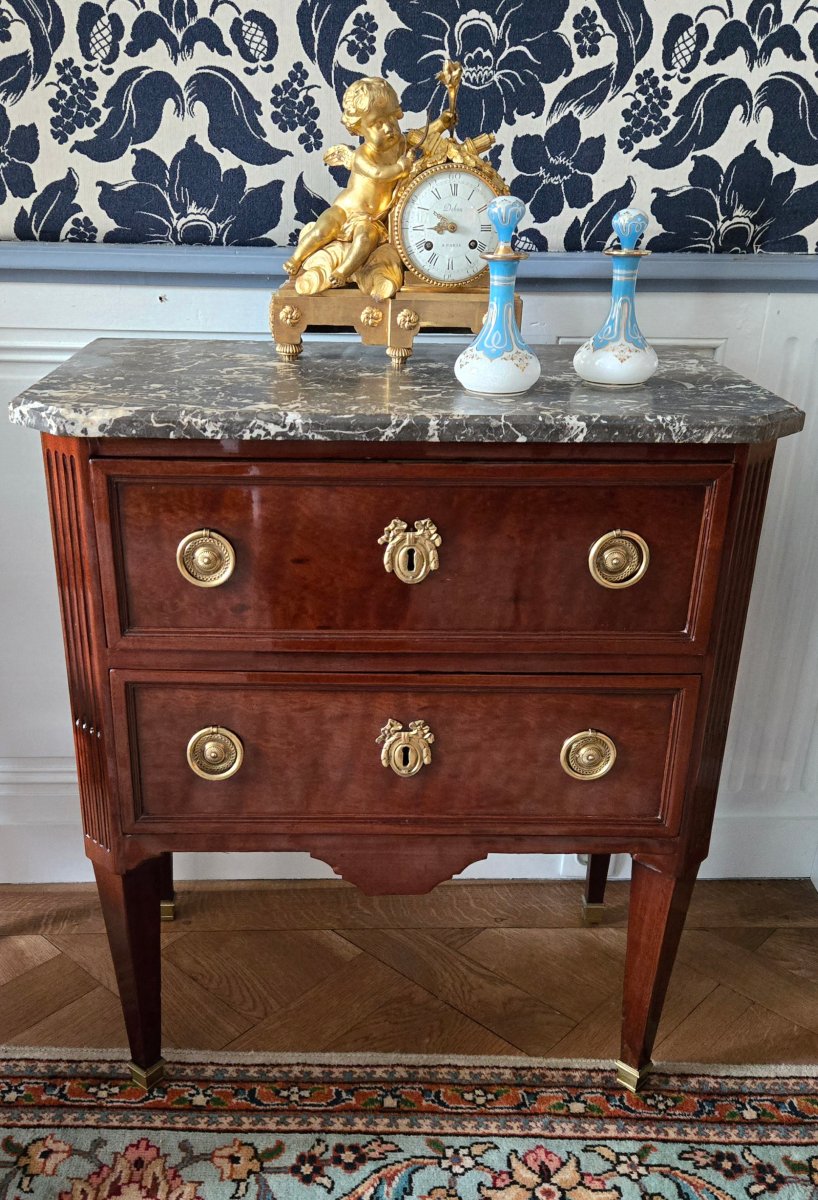 Small Louis XVI-period Chest Of Drawers Made Of Mottled And Flamed Mahogany, Circa 1780.  -photo-7