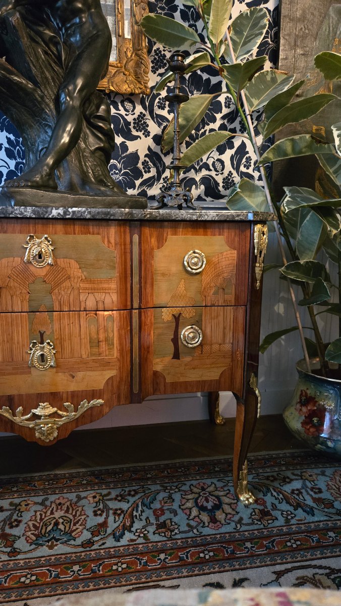 Commode à marqueterie de ruines estampillée A. L. Gilbert – XVIIIe.  -photo-1