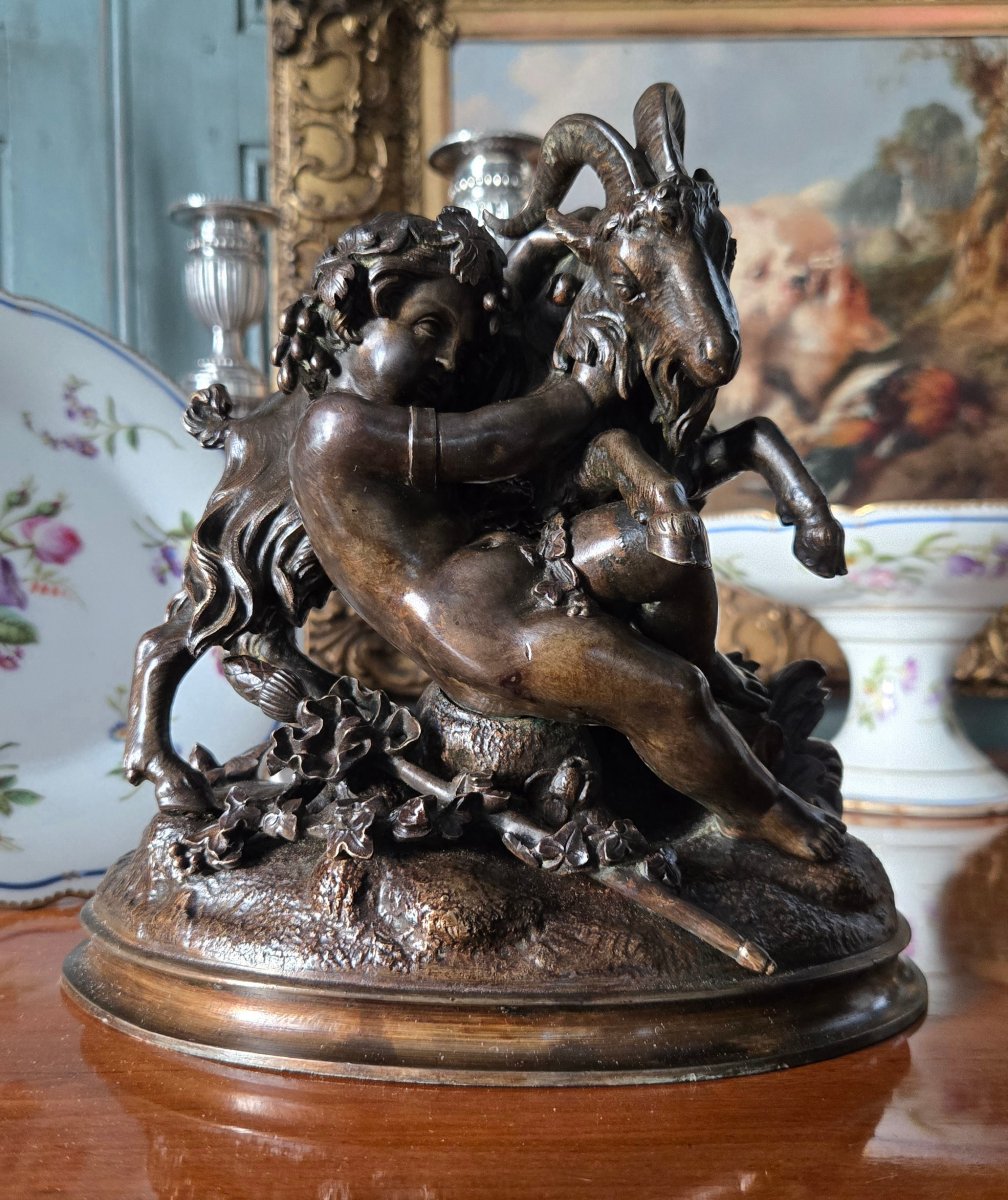 Bacchus enfant jouant avec une chèvre – bronze à patine médaille nuancée, XIXe siècle.  