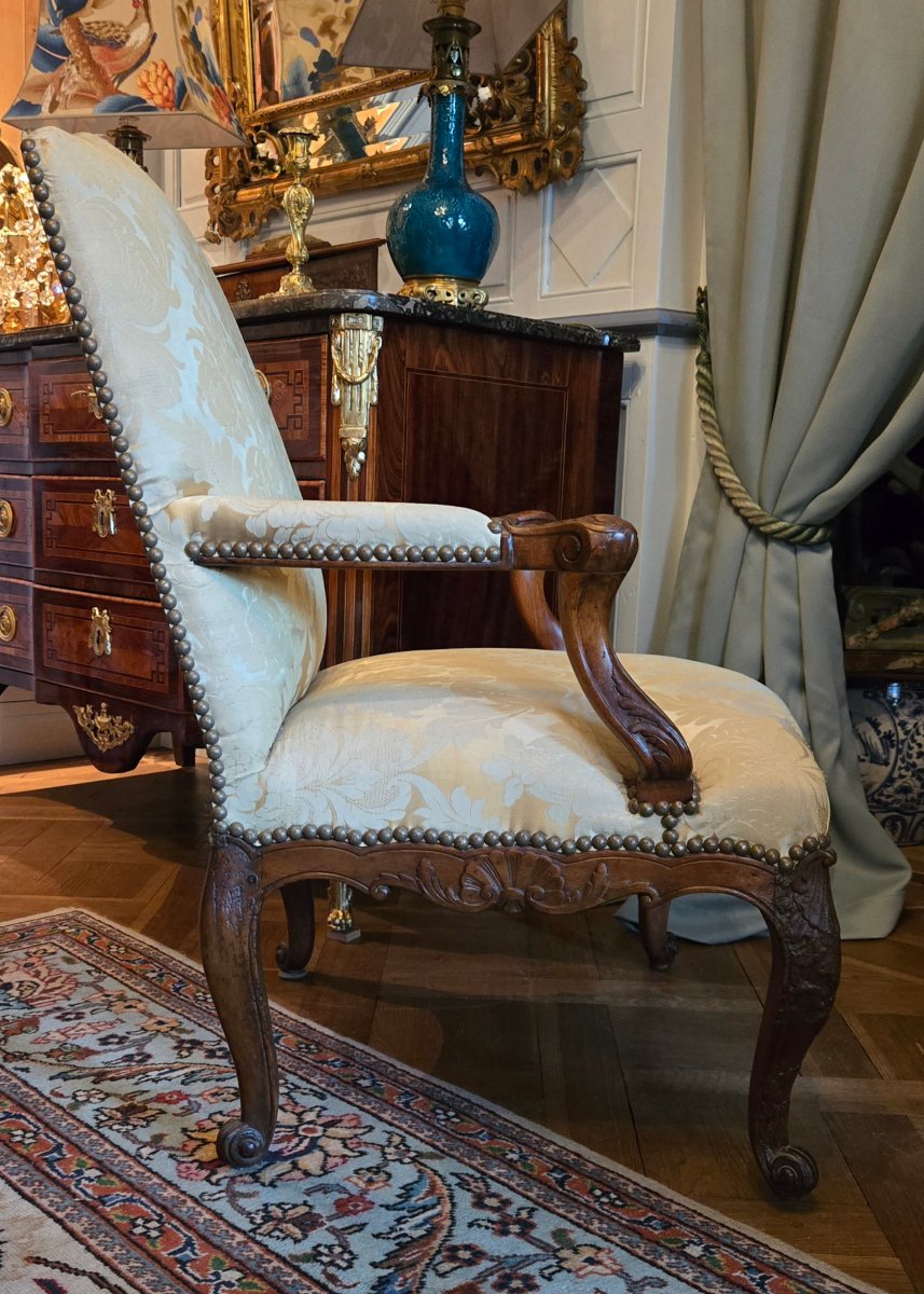 French Régence-style Carved Walnut Armchair – Circa 1900-photo-2