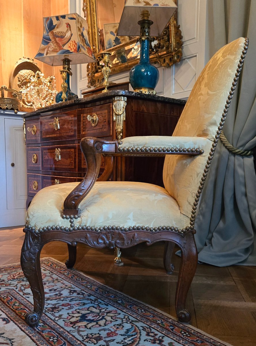 French Régence-style Carved Walnut Armchair – Circa 1900-photo-3