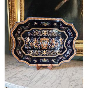 Grand Plat En Faïence De Gien à Décor Néo-renaissance, France, Seconde Moitié Du XXe Siècle  