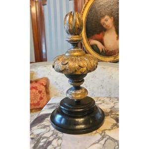 Turlupe en bois sculpté et doré – France, XVIIIe siècle.
