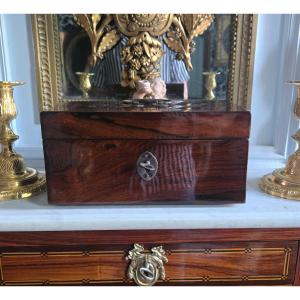 Coffret en placage de palissandre à décor de croisillons et pointes de diamant, début xviiie 