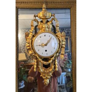 Cartel d’alcôve à sonnerie à la demande, Époque Louis XVI.  