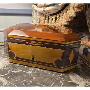 Coffret à bijoux en acajou à pans coupés, d’époque Empire. 