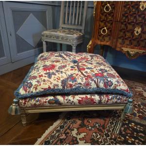 Tabouret Louis XVI pour chien– Château de Foulletorte – Famille de Malherbe.  