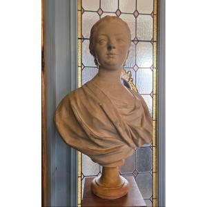 Large Bust Of A Young Woman In The Style Of The 18th Century. Antique Cast In Patinated Plaster, 19th Century.