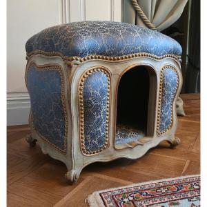 Niche pour animal de compagnie de style Louis XV, XXe siècle.  