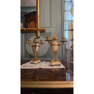 Paire de candélabres en forme d'athéniennes de style Louis XVI, seconde moitié du XIXe siècle. 